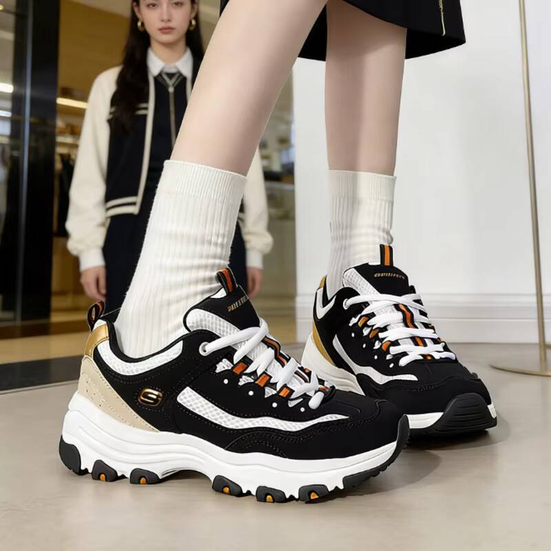 Women Shoes Hong Kong - حذاء سكيتشرز دي لايتز الرياضي للنساء،