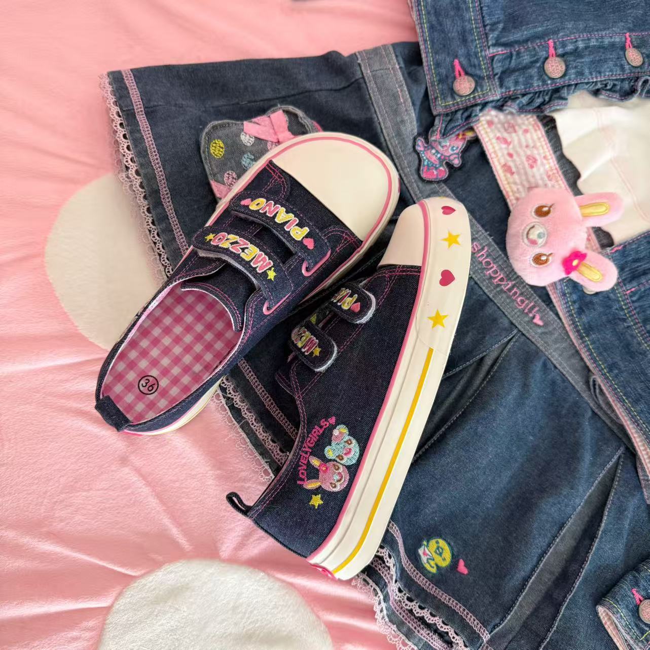 Women Shoes Store - أحذية رياضية منخفضة الارتفاع مطرزة جديدة