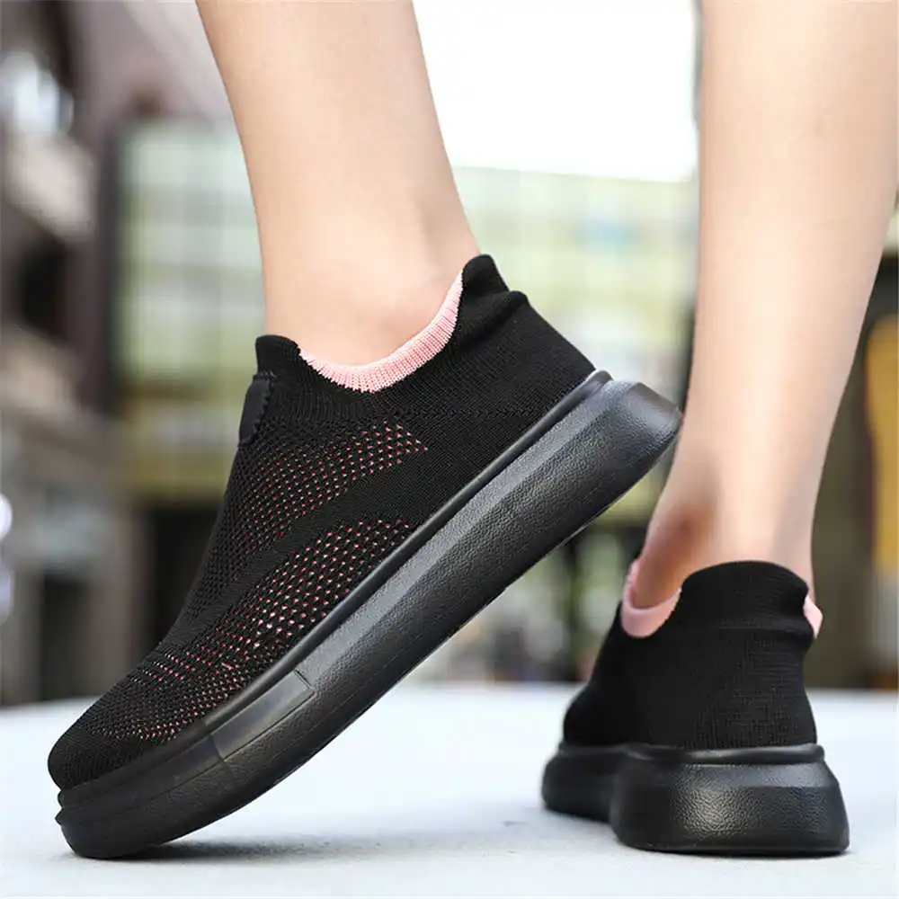 Women Shoes Brown Colour - جوارب رياضية للنساء ، أحذية بنية