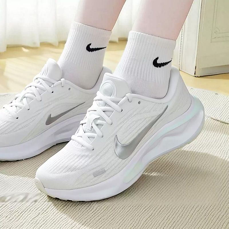حذاء نايك الرياضي النسائي الجد - مراجعة Women Shoes Hong Kong وسعره
