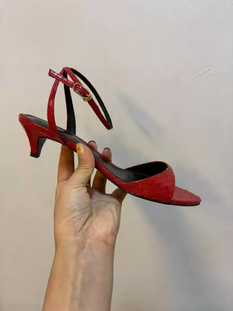 صنادل نسائية حمراء من الجلد ال - مراجعة Women'S Shoes Crocs وسعره
